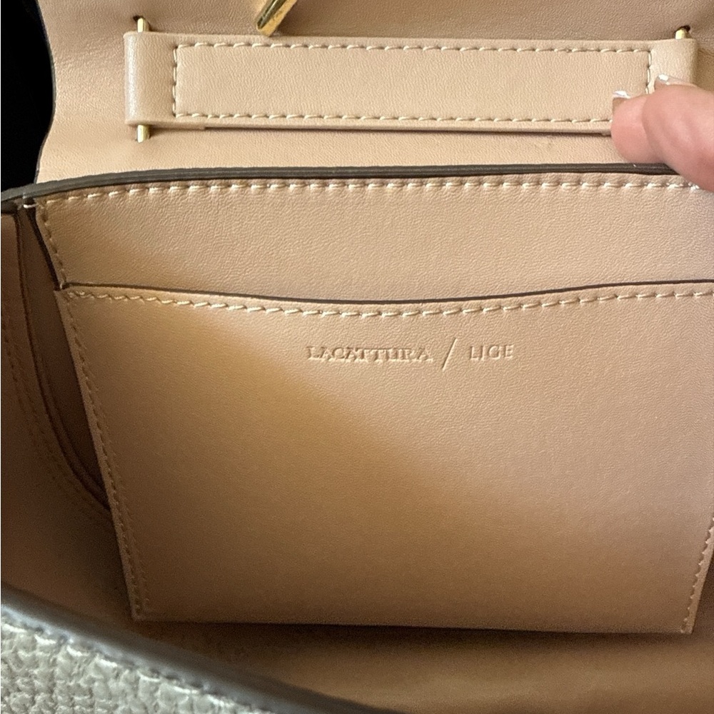 LACATTURA Lige Taupe Leather Crossbody - Picture 5 of 9